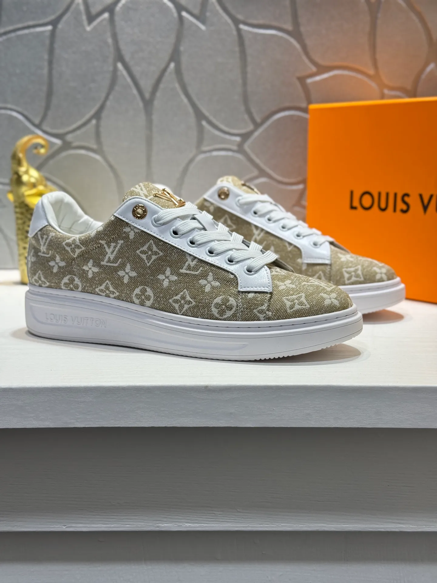 Men's shoes 💰400 [New style] 🐞🐞Top original order - LV [Louis Vuitton] counter new men's casual series! 🔥Globally limited edition💯The upper is made of cowhide with sheepskin lining➕Original rubber outsole, which is lighter and non-slip. Fashion focuses on trends, versatile and hot styles, simple yet tasteful! Exudes a fashionable and casual atmosphere, fashion is at your feet, and you are full of confidence! Multiple colors available. A must-have for fashionistas! Size: 38-44 (45 customized